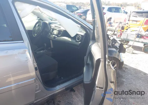 2018 Toyota Rav4 Xle z USA, uszkodzony, nr VIN 2T3WFREV4JW499111